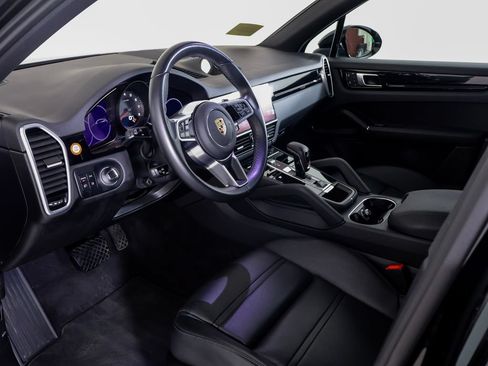 Used 2023 Porsche Cayenne AWD/4WD image 4