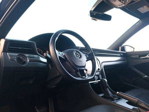 Used 2022 Volkswagen Passat 2.0T R-Line image 11