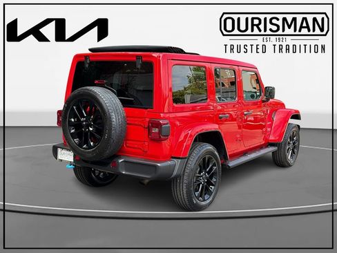 Used 2024 Jeep Wrangler Unlimited Sahara w/ Technology Group AWD/4WD image 4