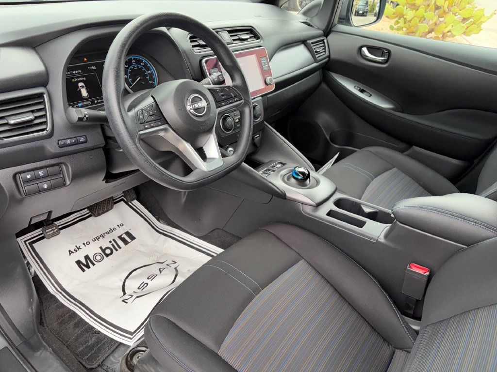 Used 2025 Nissan Leaf S FWD image 8