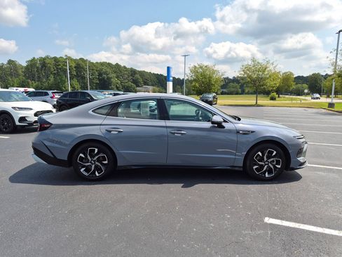 Used 2025 Hyundai Sonata SEL FWD image 2