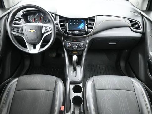 Used 2017 Chevrolet Trax LT w/ LT Convenience Package FWD image 20