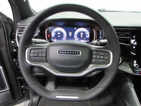 Used 2023 Jeep Wagoneer L Series III w/ Premium Group I AWD/4WD image 26