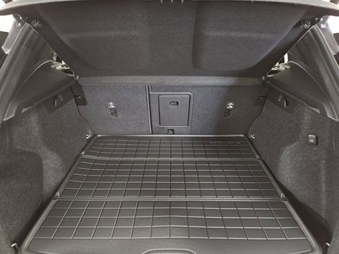 New 2026 Volvo XC40 B5 Plus w/ Climate Package image 18