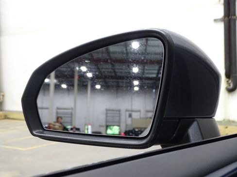 Used 2022 Volkswagen Taos SE w/ Panoramic Sunroof Package image 40