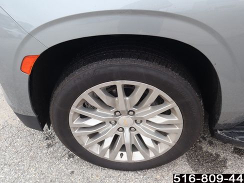 Used 2023 Chevrolet Suburban Premier AWD/4WD image 13