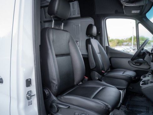 Used 2025 Mercedes-Benz Sprinter 2500 image 15