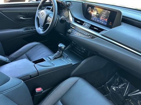 Used 2021 Lexus ES 300h w/ Premium Package FWD image 32