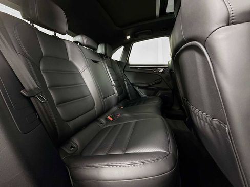 Certified 2025 Porsche Macan AWD/4WD image 27