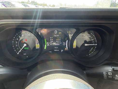 Used 2025 Jeep Wrangler Unlimited Sahara w/ Safety Group AWD/4WD image 28