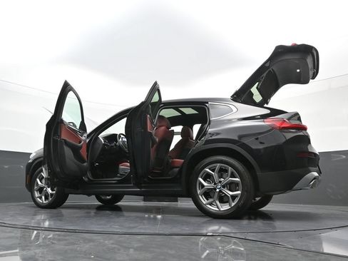 Used 2025 BMW X4 xDrive30i AWD/4WD image 41