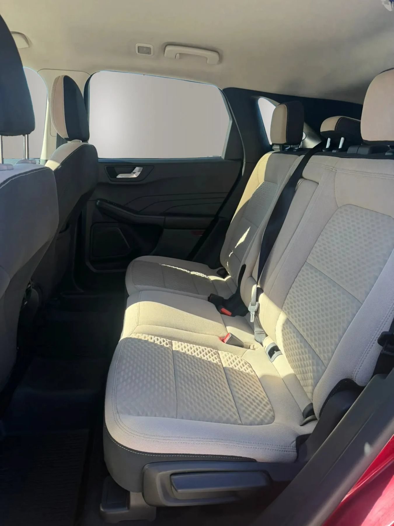 Used 2021 Ford Escape SE w/ SE Sport Appearance Package AWD/4WD image 18