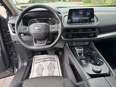 Used 2025 Nissan Rogue SV AWD/4WD image 10