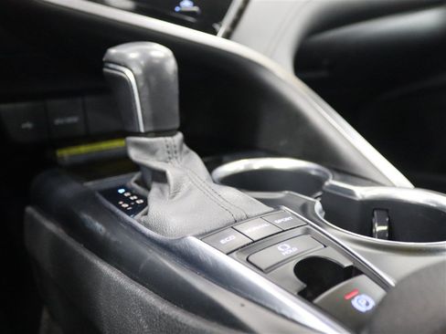Used 2020 Toyota Camry XLE FWD image 36