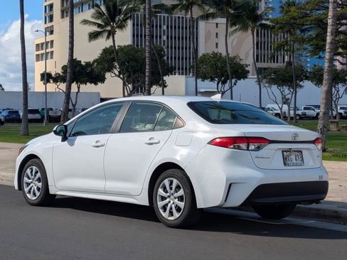 Used 2024 Toyota Corolla LE FWD image 3