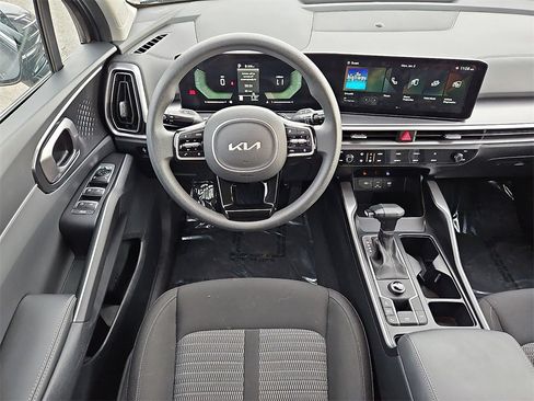 Certified 2025 Kia Sorento LX image 11