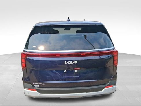 Certified 2026 Kia Carnival FWD image 6