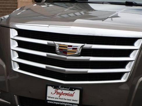 Used 2017 Cadillac Escalade ESV Luxury image 15