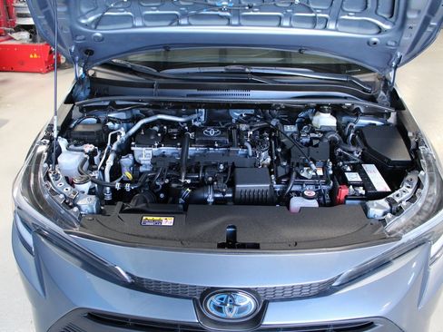 Used 2025 Toyota Corolla LE w/ LE Premium Package image 13