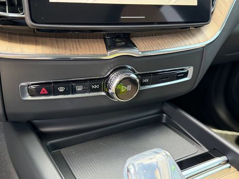 New 2026 Volvo XC40 B4 Plus w/ Protection Package Premier FWD image 25