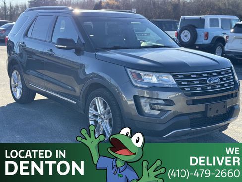 Used 2017 Ford Explorer XLT w/ Equipment Group 202A image 3