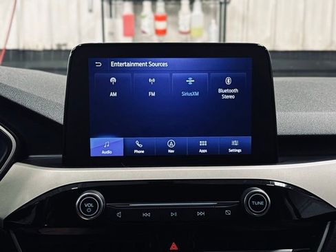 Used 2022 Ford Escape SE w/ SE Sport Appearance Package image 32