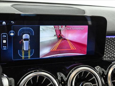 Used 2025 Mercedes-Benz GLB 250 4MATIC image 15
