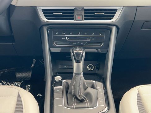 New 2026 Volkswagen Taos SE image 18