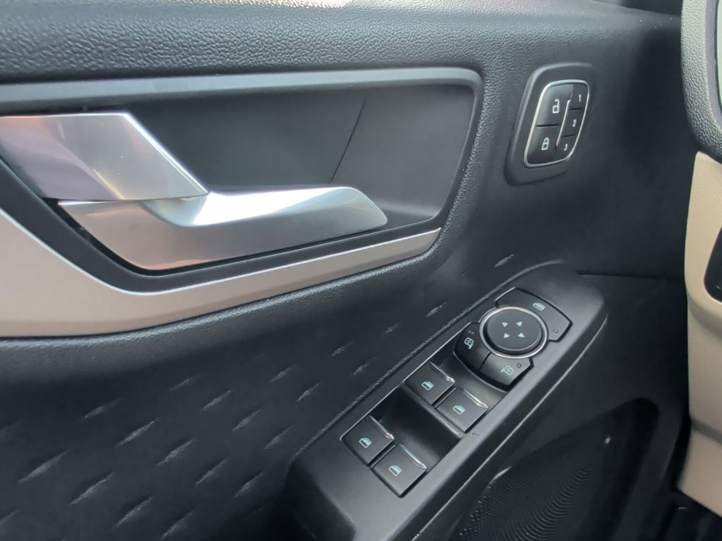 Used 2020 Ford Escape SEL FWD image 17