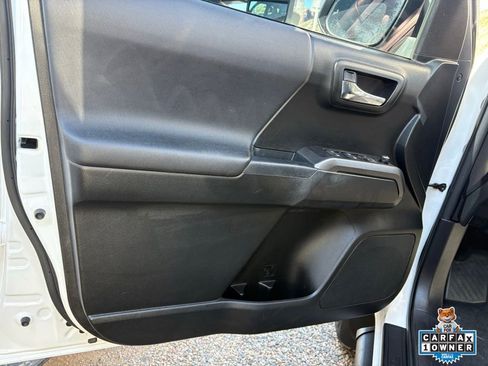 Used 2017 Toyota Tacoma TRD Sport image 13