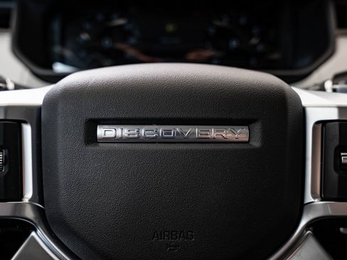 New 2026 Land Rover Discovery S image 33