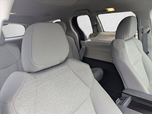Used 2024 Toyota Sienna LE FWD image 17