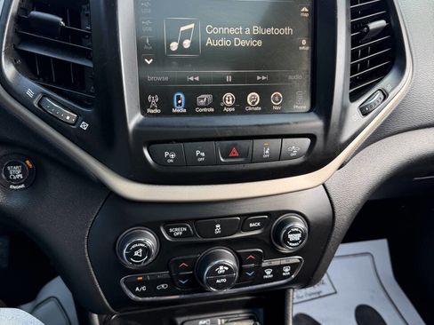 Used 2015 Jeep Cherokee Limited w/ Luxury Group image 13