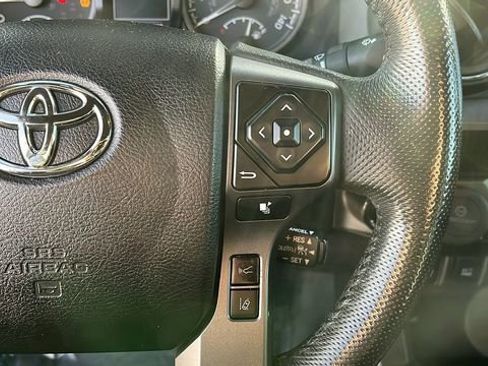 Used 2021 Toyota Tacoma TRD Sport image 10