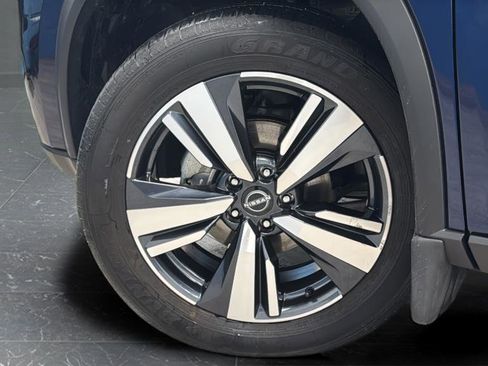 Certified 2025 Nissan Rogue SL w/ SL Premium Package image 36