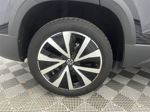 Used 2024 Volkswagen Taos SE image 19