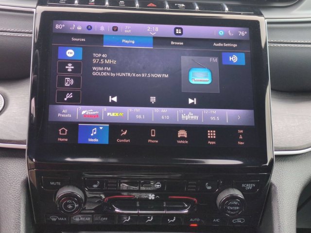 Used 2024 Jeep Grand Cherokee Limited AWD/4WD image 23