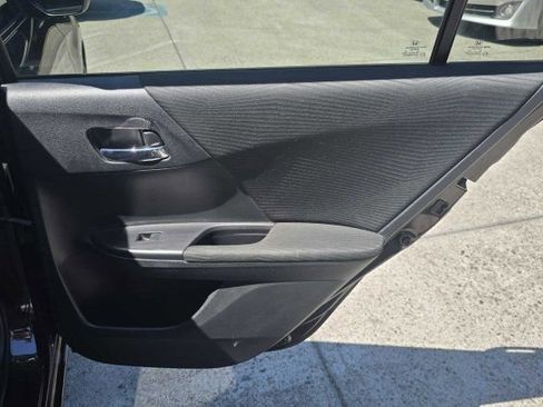 Used 2017 Honda Accord LX image 31