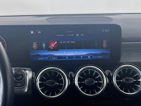 Used 2025 Mercedes-Benz GLB 250 image 21