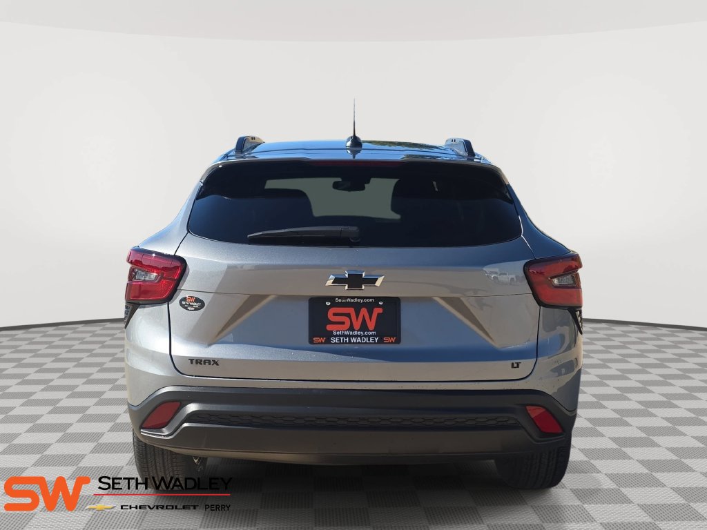 New 2026 Chevrolet Trax LT w/ Midnight Edition FWD image 6