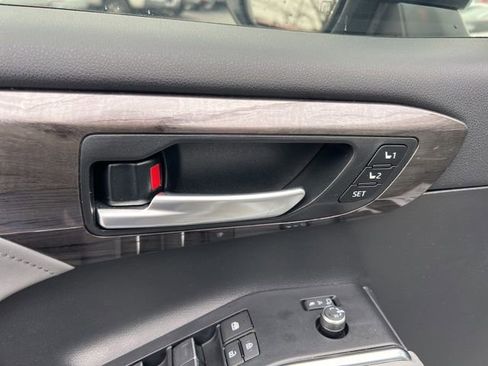 Used 2023 Toyota Highlander Platinum image 29