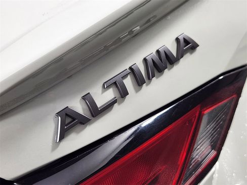 Used 2023 Nissan Altima 2.5 SR w/ SR Premium Package image 9