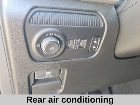 Used 2024 Jeep Wagoneer Series II AWD/4WD image 7