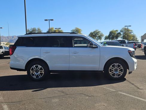 New 2025 Ford Expedition Active image 4