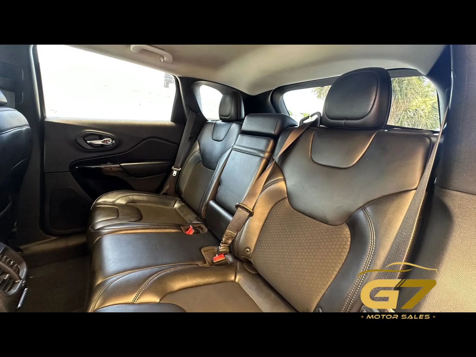 Used 2019 Jeep Cherokee Latitude Plus FWD image 14