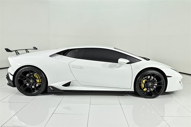 Used 2016 Lamborghini Huracan LP 580-2 RWD image 11