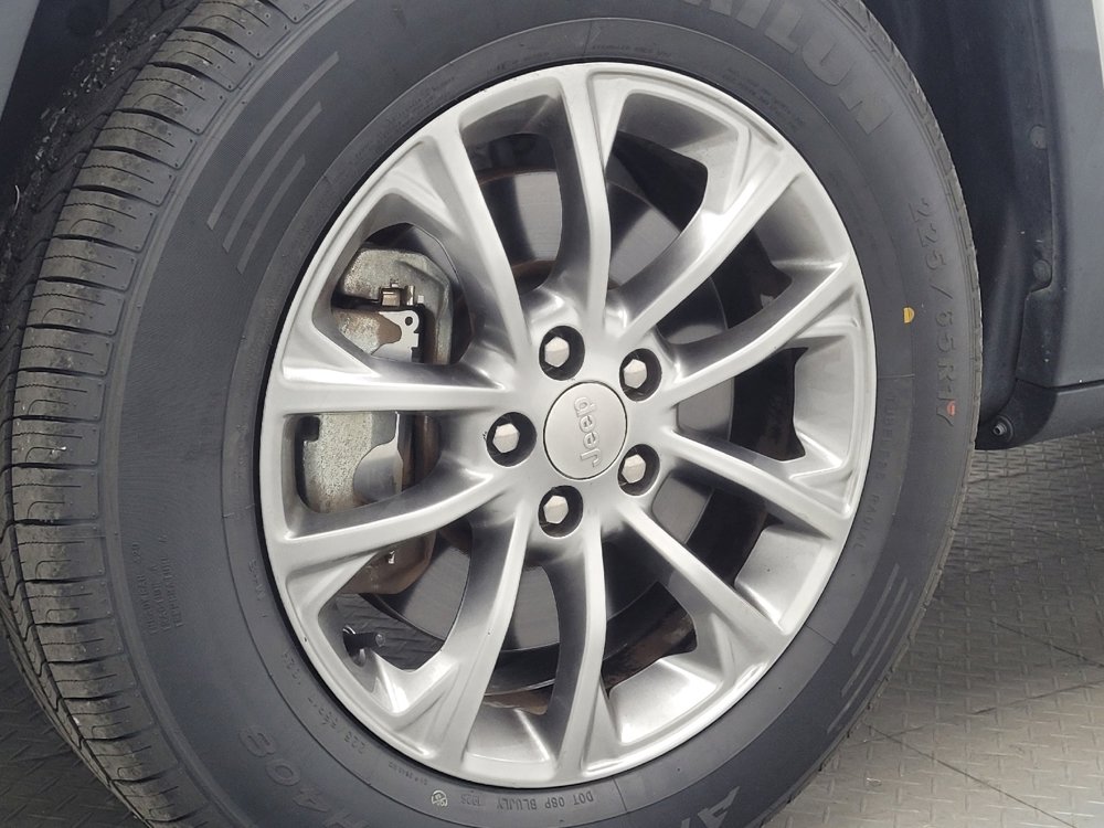 Used 2019 Jeep Cherokee Latitude Plus w/ Trailer Tow Group AWD/4WD image 31