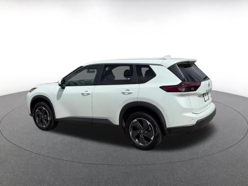 Used 2025 Nissan Rogue SV AWD/4WD image 8