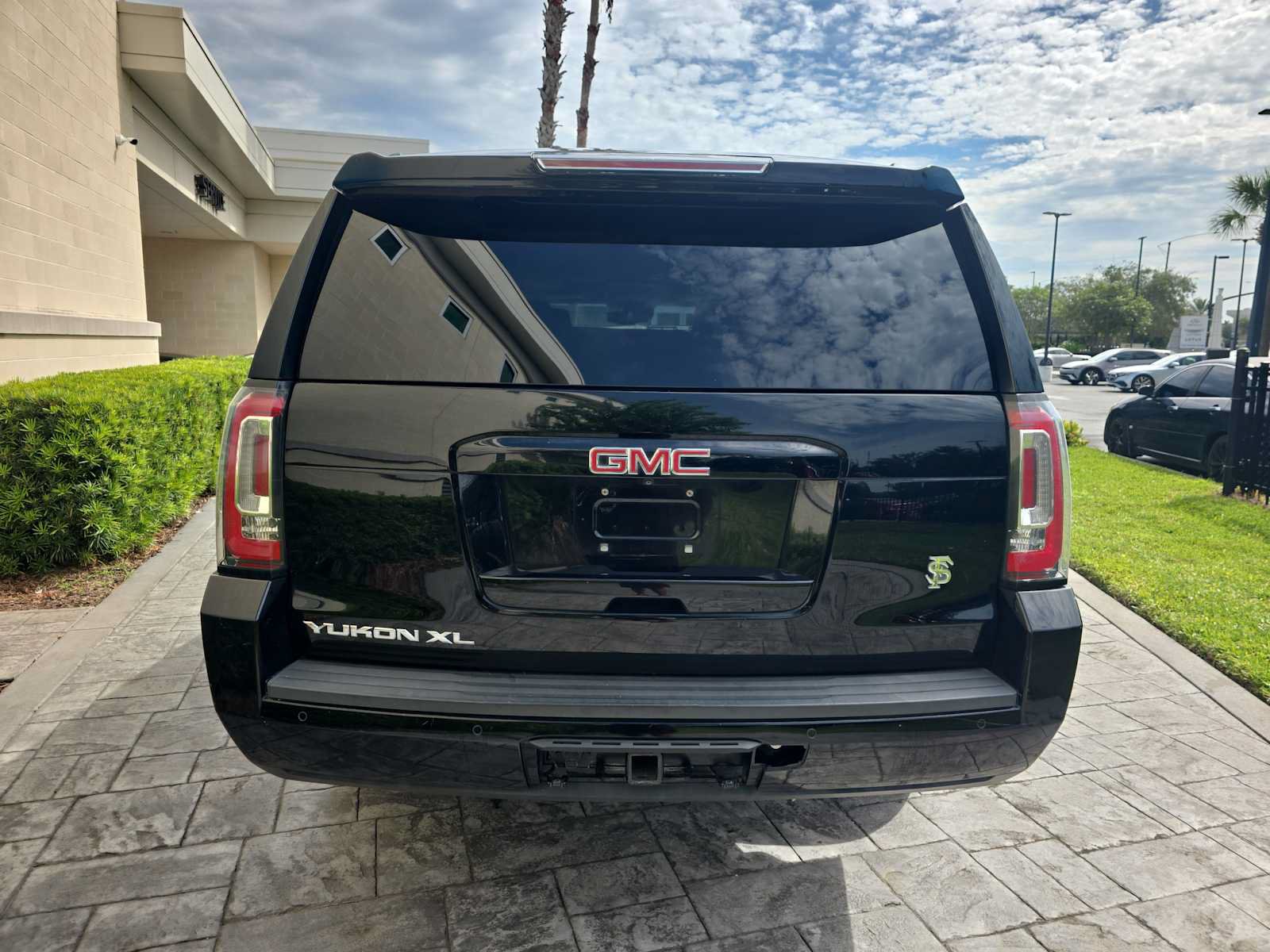 Used 2018 GMC Yukon XL SLT w/ Open Road Package RWD image 5