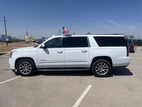 Used 2019 GMC Yukon XL Denali image 2